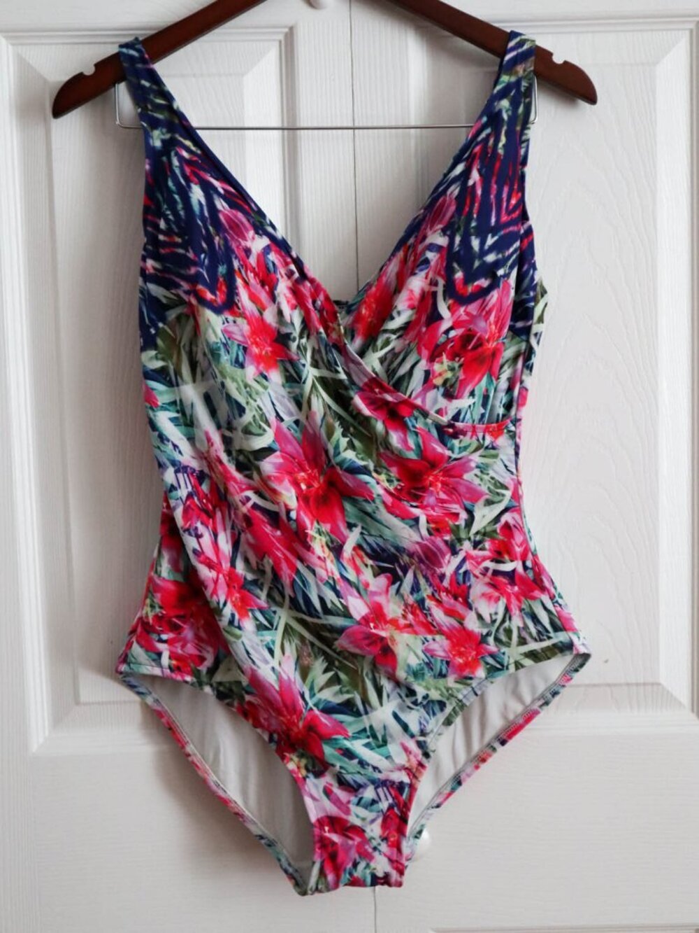 Badgley Mischka One Piece Swimsuit Colorful Tropical Floral Swimwear Sz 12
